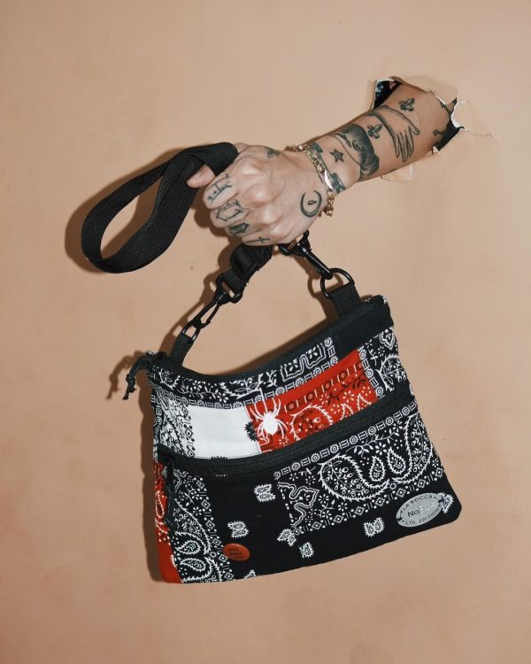 fuxury___BpEzVxOlYAn___